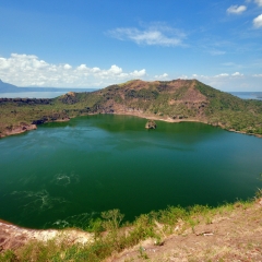 Lago en el cráter del volcán Taal