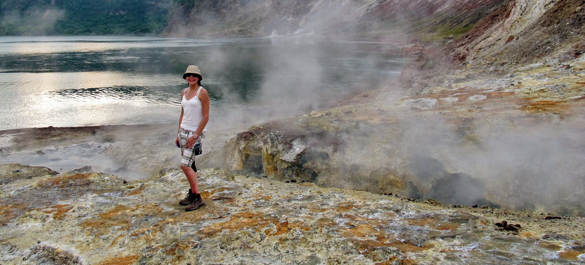 Dentro del Infierno: Caminata al Cráter del Volcán Taal