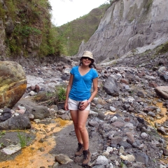Sendero hacia el cráter del Volcán Pinatubo