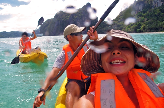 Navegando en kayak por El Nido, Palawan