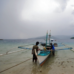 Setting off in Ulugan Bay