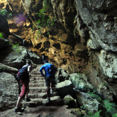 Am Eingang der Höhle Lumiang in Sagada